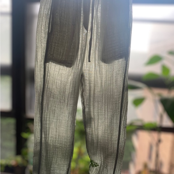 The Sunday pants are actually a blue/green color and the size is 1. - Picture 5 of 7